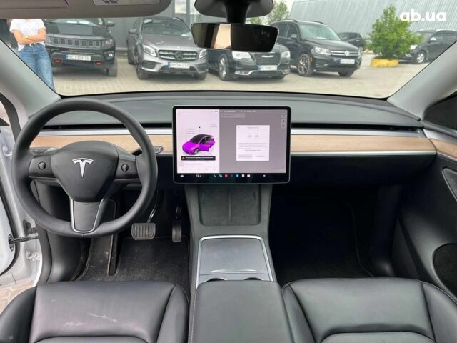 Белый Тесла Model Y, объемом двигателя 0 л и пробегом 33 тыс. км за 34890 $, фото 26 на Automoto.ua