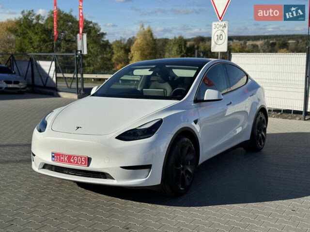 Белый Тесла Model Y, объемом двигателя 0 л и пробегом 26 тыс. км за 29900 $, фото 4 на Automoto.ua