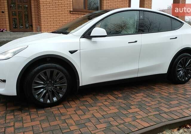 Белый Тесла Model Y, объемом двигателя 0 л и пробегом 8 тыс. км за 27300 $, фото 12 на Automoto.ua