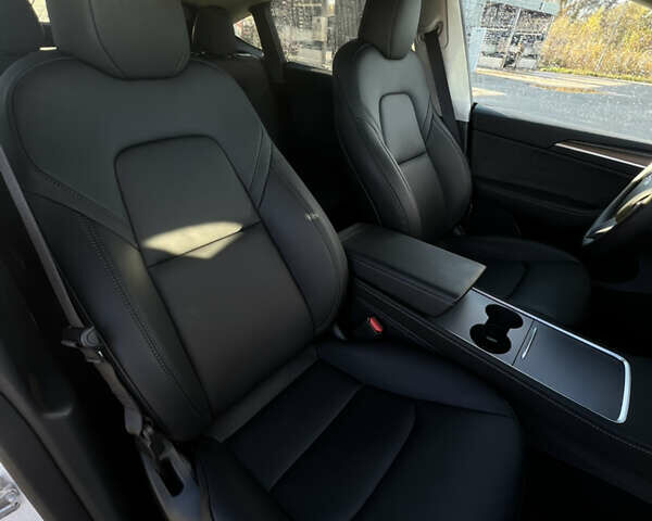 Тесла Model Y 2024 у Жовкві на Automoto.ua Білий Тесла Model Y, об'ємом двигуна 0 л та пробігом 30 тис. км за 33000 $, фото 14 на Automoto.ua