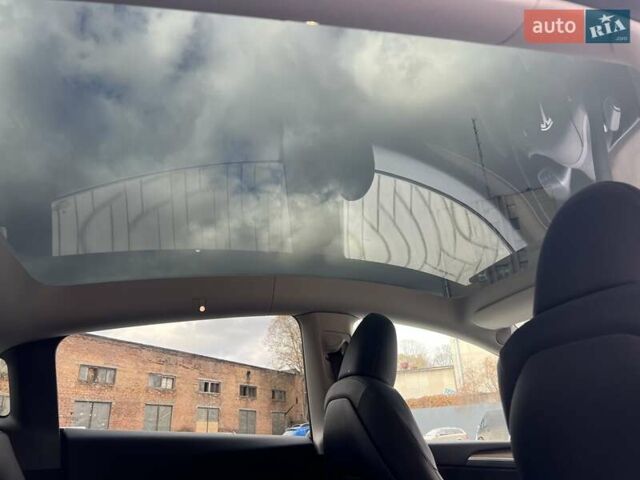 Белый Тесла Model Y, объемом двигателя 0 л и пробегом 2 тыс. км за 34500 $, фото 22 на Automoto.ua