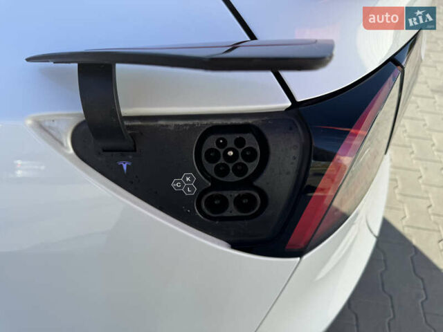 Белый Тесла Model Y, объемом двигателя 0 л и пробегом 26 тыс. км за 29900 $, фото 36 на Automoto.ua