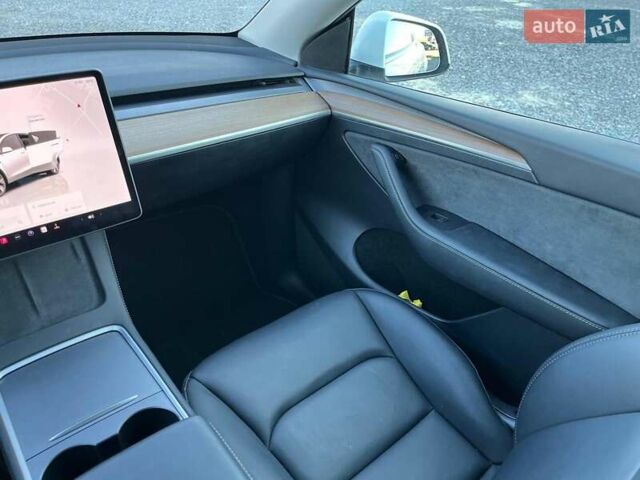 Белый Тесла Model Y, объемом двигателя 0 л и пробегом 34 тыс. км за 30890 $, фото 30 на Automoto.ua