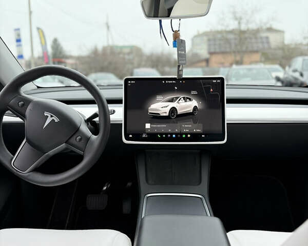 Белый Тесла Model Y, объемом двигателя 0 л и пробегом 23 тыс. км за 26500 $, фото 26 на Automoto.ua