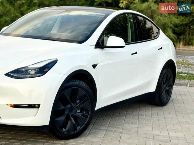 Белый Тесла Model Y, объемом двигателя 0 л и пробегом 3 тыс. км за 34498 $, фото 4 на Automoto.ua