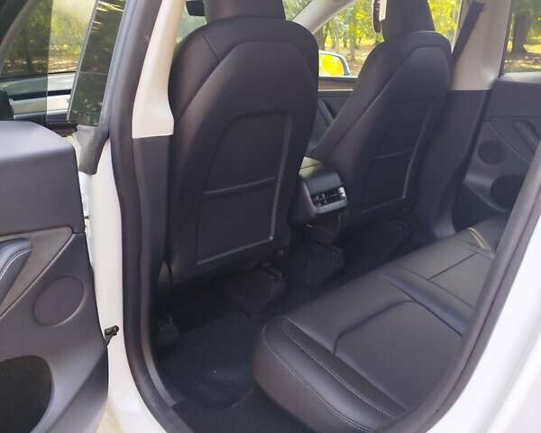 Білий Тесла Model Y, об'ємом двигуна 0 л та пробігом 25 тис. км за 32500 $, фото 10 на Automoto.ua