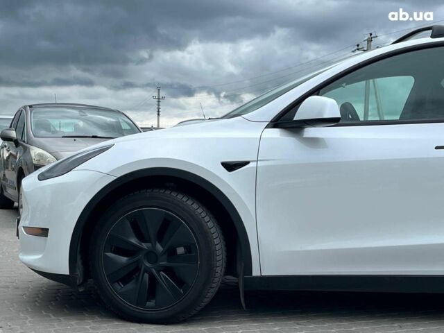 Белый Тесла Model Y, объемом двигателя 0 л и пробегом 33 тыс. км за 34890 $, фото 4 на Automoto.ua