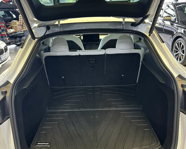 Белый Тесла Model Y, объемом двигателя 0 л и пробегом 22 тыс. км за 34500 $, фото 28 на Automoto.ua