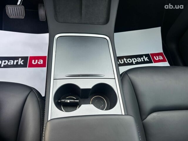 Белый Тесла Model Y, объемом двигателя 0 л и пробегом 25 тыс. км за 33290 $, фото 23 на Automoto.ua