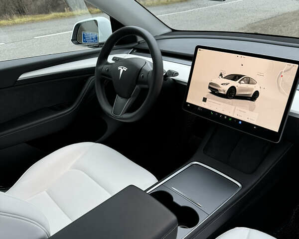 Белый Тесла Model Y, объемом двигателя 0 л и пробегом 23 тыс. км за 34000 $, фото 15 на Automoto.ua