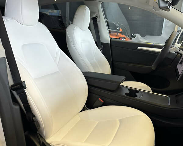 Белый Тесла Model Y, объемом двигателя 0 л и пробегом 22 тыс. км за 34500 $, фото 24 на Automoto.ua