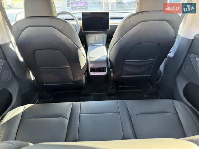 Белый Тесла Model Y, объемом двигателя 0 л и пробегом 26 тыс. км за 29900 $, фото 22 на Automoto.ua
