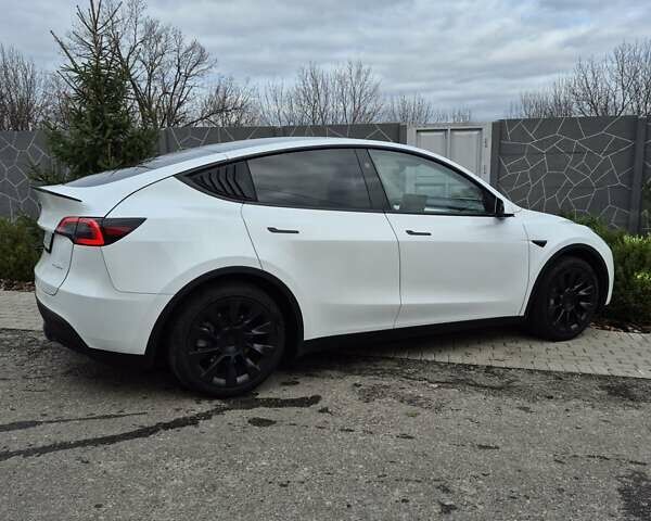 Білий Тесла Model Y, об'ємом двигуна 0 л та пробігом 8 тис. км за 30500 $, фото 5 на Automoto.ua