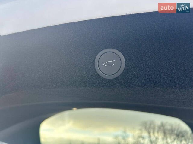 Белый Тесла Model Y, объемом двигателя 0 л и пробегом 1 тыс. км за 63500 $, фото 25 на Automoto.ua