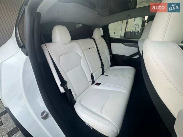 Белый Тесла Model Y, объемом двигателя 0 л и пробегом 1 тыс. км за 61141 $, фото 13 на Automoto.ua