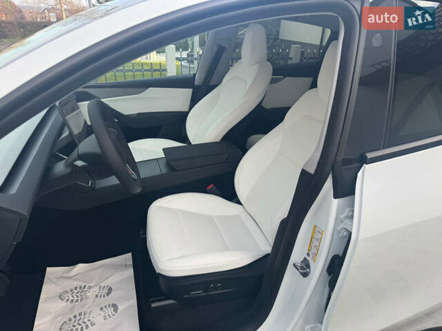Белый Тесла Model Y, объемом двигателя 0 л и пробегом 1 тыс. км за 61141 $, фото 22 на Automoto.ua