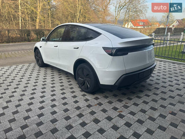 Белый Тесла Model Y, объемом двигателя 0 л и пробегом 1 тыс. км за 61141 $, фото 3 на Automoto.ua