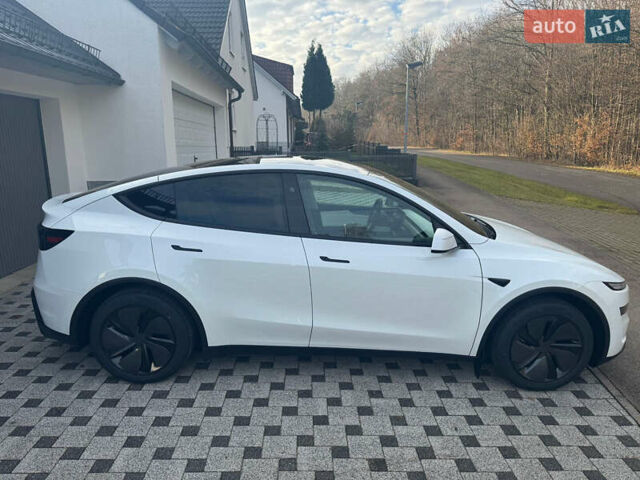 Белый Тесла Model Y, объемом двигателя 0 л и пробегом 1 тыс. км за 61141 $, фото 5 на Automoto.ua