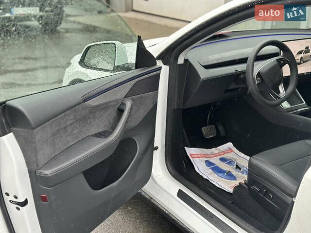 Белый Тесла Model Y, объемом двигателя 0 л и пробегом 1 тыс. км за 58999 $, фото 7 на Automoto.ua