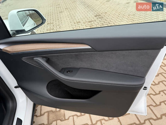 Белый Тесла Model Y, объемом двигателя 0 л и пробегом 1 тыс. км за 35500 $, фото 14 на Automoto.ua