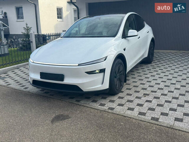 Белый Тесла Model Y, объемом двигателя 0 л и пробегом 1 тыс. км за 61141 $, фото 1 на Automoto.ua