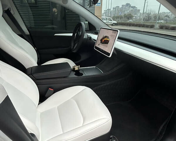 Белый Тесла Model Y, объемом двигателя 0 л и пробегом 6 тыс. км за 33999 $, фото 9 на Automoto.ua