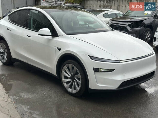 Белый Тесла Model Y, объемом двигателя 0 л и пробегом 1 тыс. км за 58999 $, фото 1 на Automoto.ua