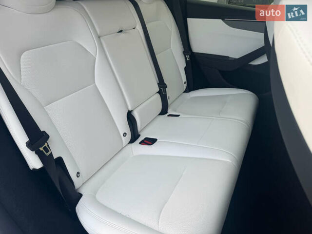 Белый Тесла Model Y, объемом двигателя 0 л и пробегом 1 тыс. км за 61141 $, фото 7 на Automoto.ua