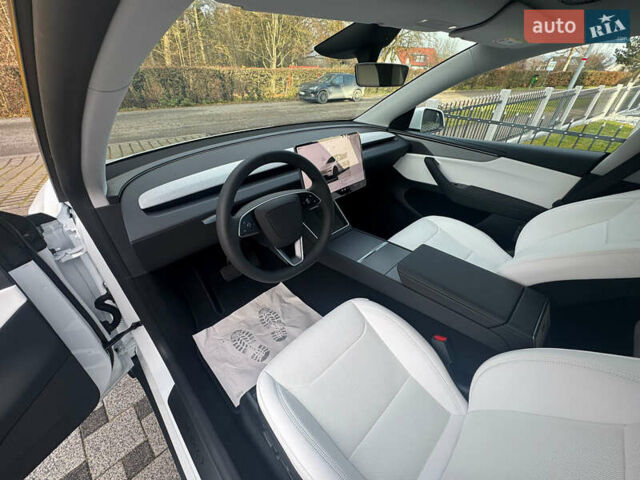 Белый Тесла Model Y, объемом двигателя 0 л и пробегом 1 тыс. км за 61141 $, фото 19 на Automoto.ua