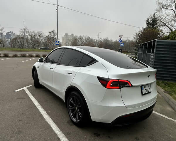 Белый Тесла Model Y, объемом двигателя 0 л и пробегом 6 тыс. км за 33999 $, фото 6 на Automoto.ua