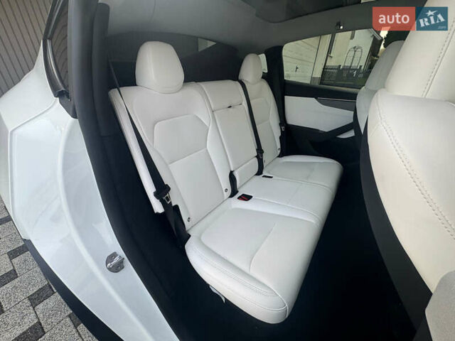 Белый Тесла Model Y, объемом двигателя 0 л и пробегом 1 тыс. км за 61141 $, фото 15 на Automoto.ua