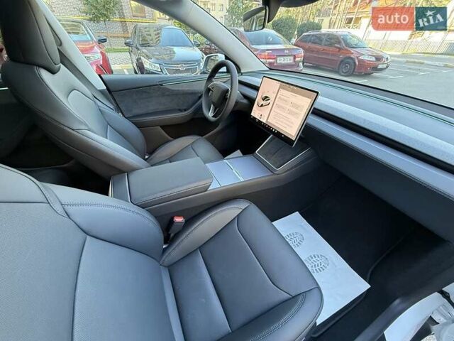 Білий Тесла Model Y, об'ємом двигуна 0 л та пробігом 1 тис. км за 63784 $, фото 8 на Automoto.ua