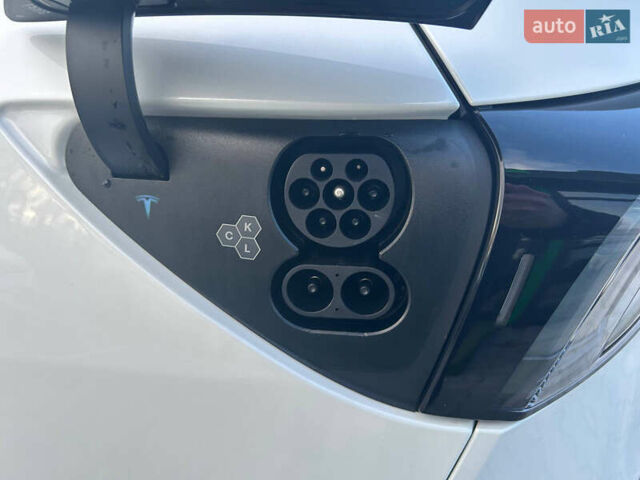 Белый Тесла Model Y, объемом двигателя 0 л и пробегом 1 тыс. км за 63500 $, фото 23 на Automoto.ua