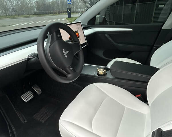 Белый Тесла Model Y, объемом двигателя 0 л и пробегом 6 тыс. км за 33999 $, фото 13 на Automoto.ua