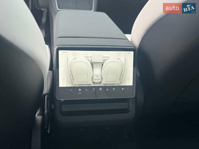 Белый Тесла Model Y, объемом двигателя 0 л и пробегом 1 тыс. км за 61141 $, фото 17 на Automoto.ua