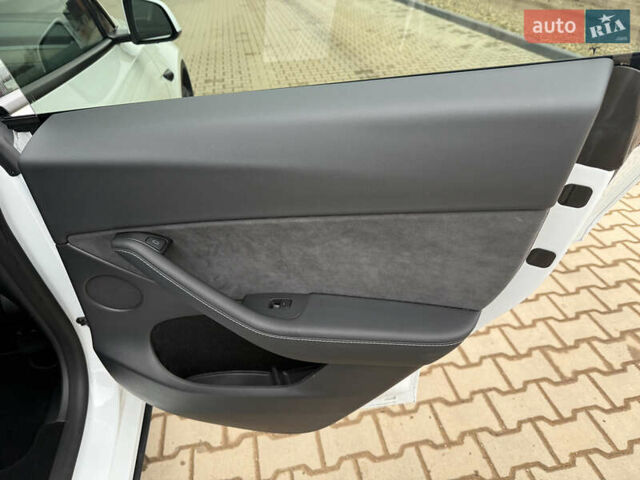 Белый Тесла Model Y, объемом двигателя 0 л и пробегом 1 тыс. км за 35500 $, фото 16 на Automoto.ua