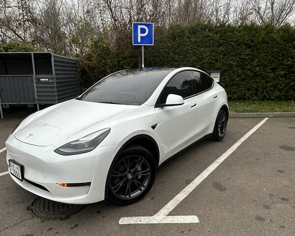 Белый Тесла Model Y, объемом двигателя 0 л и пробегом 6 тыс. км за 33999 $, фото 4 на Automoto.ua