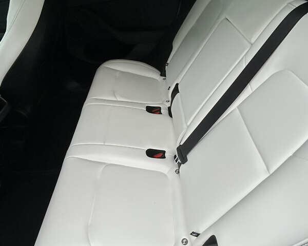 Белый Тесла Model Y, объемом двигателя 0 л и пробегом 6 тыс. км за 33999 $, фото 16 на Automoto.ua