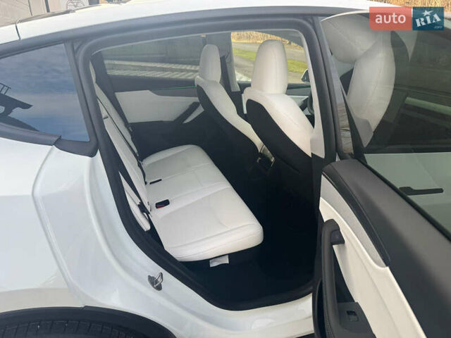 Белый Тесла Model Y, объемом двигателя 0 л и пробегом 1 тыс. км за 61141 $, фото 18 на Automoto.ua