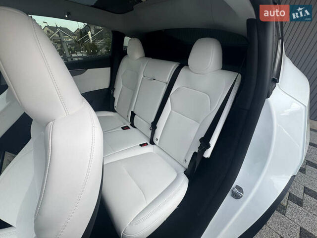 Белый Тесла Model Y, объемом двигателя 0 л и пробегом 1 тыс. км за 61141 $, фото 12 на Automoto.ua