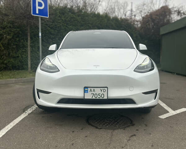 Белый Тесла Model Y, объемом двигателя 0 л и пробегом 6 тыс. км за 33999 $, фото 1 на Automoto.ua