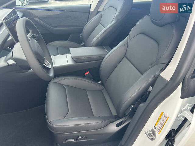 Белый Тесла Model Y, объемом двигателя 0 л и пробегом 1 тыс. км за 63500 $, фото 9 на Automoto.ua