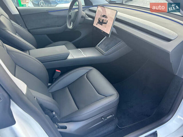 Белый Тесла Model Y, объемом двигателя 0 л и пробегом 1 тыс. км за 63500 $, фото 15 на Automoto.ua