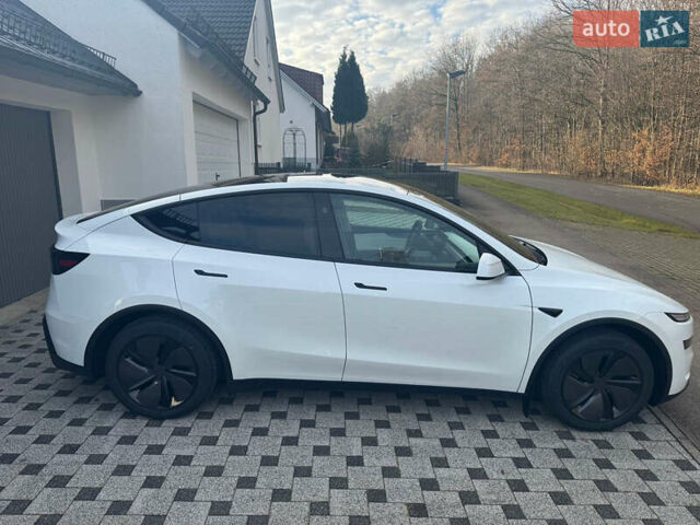 Белый Тесла Model Y, объемом двигателя 0 л и пробегом 1 тыс. км за 61141 $, фото 4 на Automoto.ua