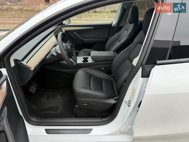 Белый Тесла Model Y, объемом двигателя 0 л и пробегом 1 тыс. км за 35500 $, фото 8 на Automoto.ua
