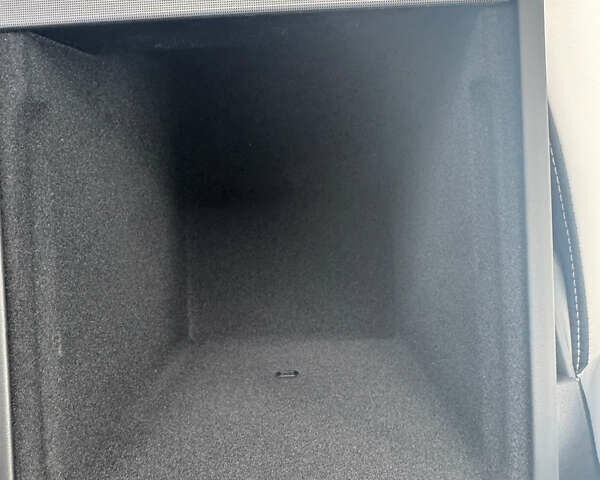 Белый Тесла Model Y, объемом двигателя 0 л и пробегом 1 тыс. км за 61141 $, фото 16 на Automoto.ua