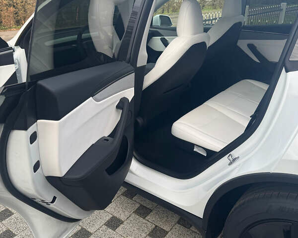 Белый Тесла Model Y, объемом двигателя 0 л и пробегом 1 тыс. км за 61141 $, фото 14 на Automoto.ua