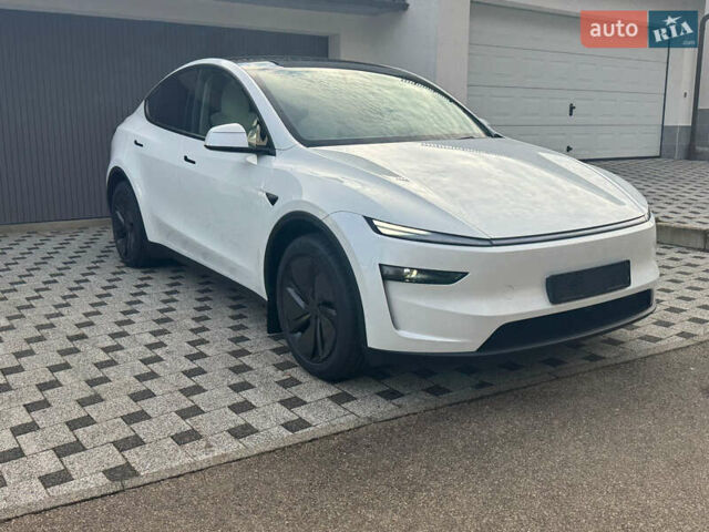 Белый Тесла Model Y, объемом двигателя 0 л и пробегом 1 тыс. км за 61141 $, фото 2 на Automoto.ua