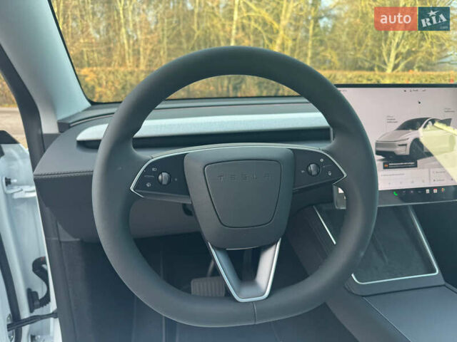 Белый Тесла Model Y, объемом двигателя 0 л и пробегом 1 тыс. км за 61141 $, фото 29 на Automoto.ua