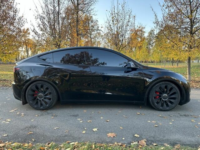 Черный Тесла Model Y, объемом двигателя 0 л и пробегом 46 тыс. км за 28000 $, фото 2 на Automoto.ua